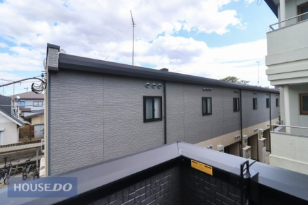 ���̑� �y��������̒��]�z�o���R�j�[����̌i�F�B�\���ȊԊu���m�ۂ���Ă���܂��B