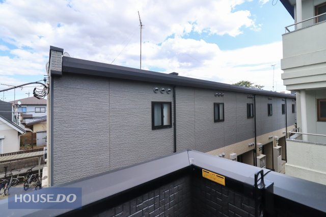 ���̑� �y��������̒��]�z�o���R�j�[����̌i�F�B�\���ȊԊu���m�ۂ���Ă���܂��B