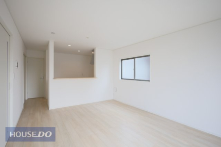  �y���r���O�_�C�j���O�z�Ƒ��ŉ߂����邭�났�̋�Ԃ͍L�߂̐݌v�ƂȂ��Ă���܂��B