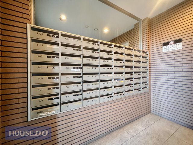  ���R�ƕ��ԃ|�X�g�́A�Z�܂����X�̃}�i�[�̗ǂ��ƁA���J�ȊǗ��̏؂ł��B