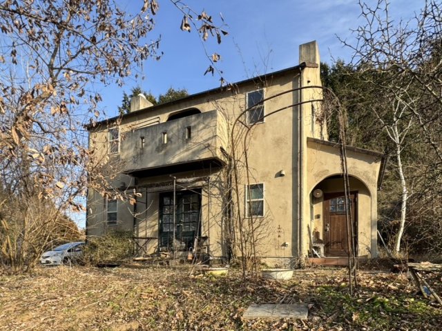 ���n�O�ώʐ^ ���B���e�[�W�̂悤�Ȑ[�݂𐶂ݏo���A���R�f�ނ𐶂������f�U�C���Z��B