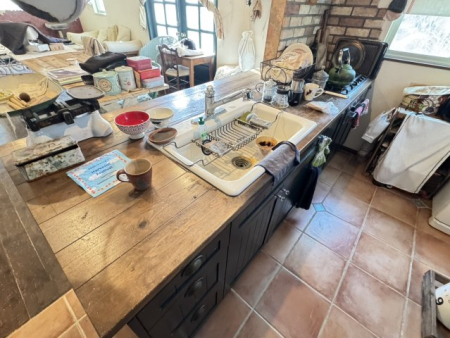 �L�b�`�� �I�[�_�[���C�h�̃L�b�`���B�A���e�B�[�N���̎d�グ�ŁA�Ƃ��Ă��������ł��B