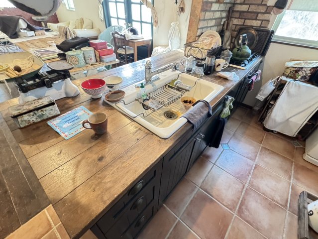 �L�b�`�� �I�[�_�[���C�h�̃L�b�`���B�A���e�B�[�N���̎d�グ�ŁA�Ƃ��Ă��������ł��B