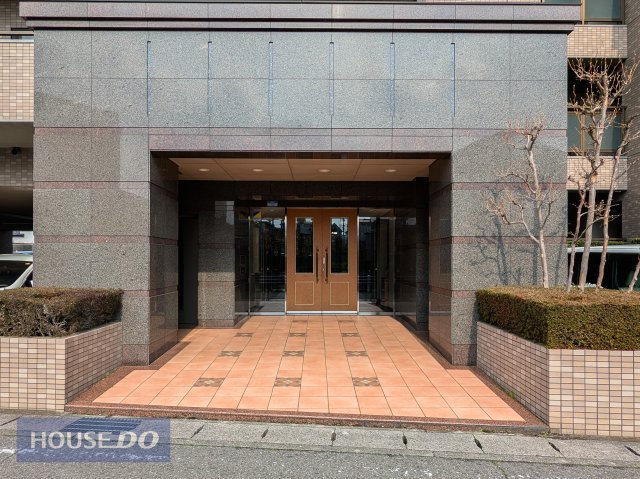 �G���g�����X �Β��肪�{���ꂽ�d�����̂���G���g�����X�I