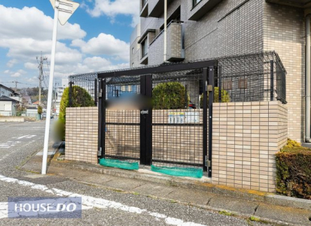 ���̑����� �G���g�����X����o�Ă����E���ɐ�p�̃S�~�X�e�[�V���������邩�疈�T�̃S�~�o�����y�X��