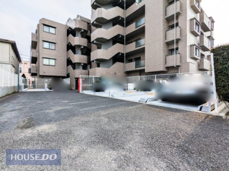 ���ԏ� �~�n���ɋ@�B�����ԏꂪ18�䕪����܂��B�i���ԏ�̈ʒu�ɂ��ẮA2�N��1�񒊑I�Ō��肵�܂��B�j