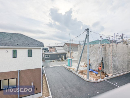 ���̑� �y��������̒��]�z�o���R�j�[����̌i�F�B�\���ȊԊu���m�ۂ���Ă���܂��B