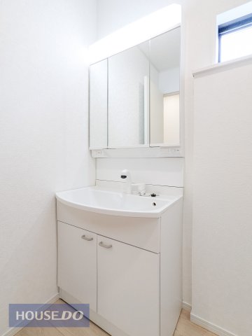 ���ʑ�E���ʏ� �y�������ʉ��ϑ�z�傫�Ȑ��ʃ{�E���ƃn���h�V�����[�ŁA�����C�ɓ���Ȃ��Ă����ʑ�Ŏ�y�ɐ�����O�ʋ��̗����ɂ͎��[�X�y�[�X������܂��B