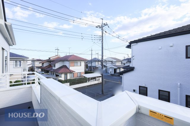 ���̑� �y��������̒��]�z�o���R�j�[����̌i�F�B�\���ȊԊu���m�ۂ���Ă���܂��B