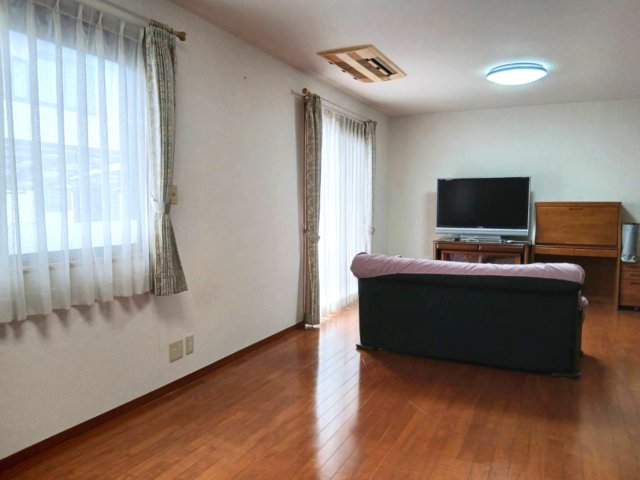 ���r���O �y���r���O�^���n�ʐ^�z���邢�������̓���Q�Q����LDK�͉Ƒ��c���̏ꏊ�ɂ̓s�b�^���ł��B