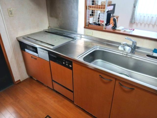 �L�b�`�� �y�L�b�`���^���n�ʐ^�z�Ζʎ��L�b�`���ŉ�b���e�݂����ł��B�֗��ȐH��@���ݒu����Ă��܂��B