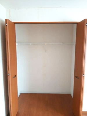 ���[ �y���[�^���n�����ʐ^�z���s�̂���N���[�[�b�g�������ɂ��Ă��܂��B���[���b�N�Ȃǂ�u���̂������ł��B