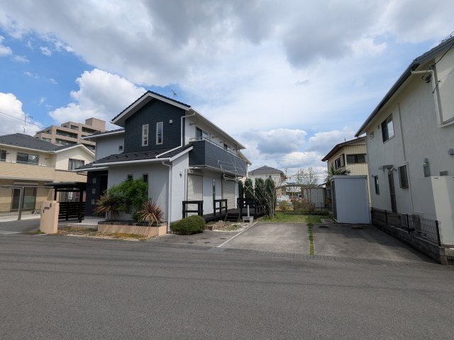 ���n�O�ώʐ^ �X�^�C���b�V���ȐF���̊O�ςł��I