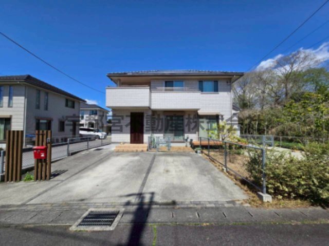 ���n�O�ώʐ^ ��ɉf���锒���^�C���O�ǂ̓@��B�p�i�z�[���{�H�Ȃ�ł͂̋C�i�ƁA�������ȐԂ��|�X�g���ڂ������������̊O�\�f�U�C�������͂ł��B