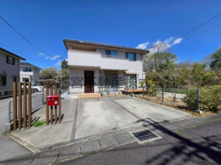  �����g�����Ԃ́A�o�����ꂪ�X���[�Y�ȓ쑤�̕���2��X�y�[�X�ցB�L���Ԍ��ɖʂ��Ă��邽�߁A���̖Z�������ԑт��X�g���X�Ȃ��o���ł��܂��B