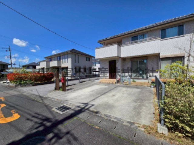  �쑤�ɕ���2��A�k���ɏc��2��́y�v4��z���Ԃ��\�B���C�t�X�^�C���ɍ��킹�Ďg����������A��Ƃ肠��~�n�݌v�����͂ł��B