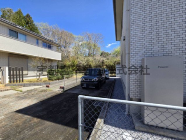  �k���ɂ͏c��2�䕪�̃J�[�X�y�[�X���m�ہB�쑤�̕���2��ƍ��킹�āy���v4��z�̒��Ԃ��\�ł��B���q�p��A���q�l�̏����̂��ԗp�Ƃ��Ă��d�󂵂܂��B