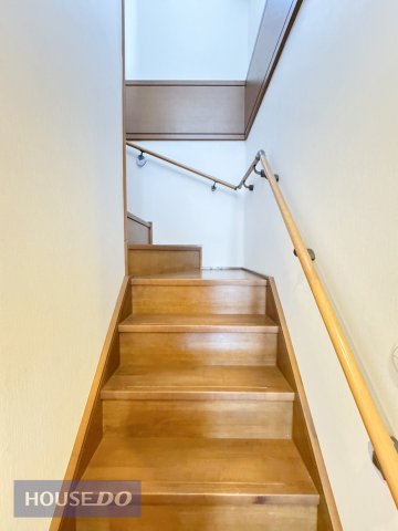 ���̑����� �K�i�͎肷�������D�w���񂩂炨�q�l�⍂��҂����S�ł��B�܂��A�̂ڂ�₷���悤�Ɉ�i�̉��s�����L���݌v����Ă���܂��B