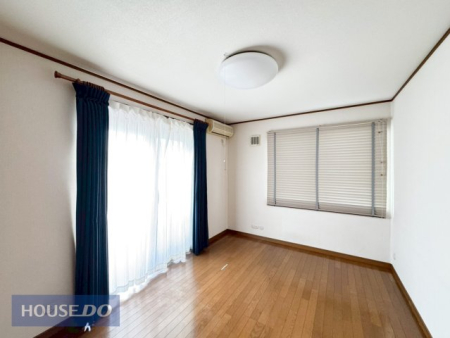 �Q�� ���邢�̌��̓����Q���͑傫���x�b�g���]�T�������ē���L���B