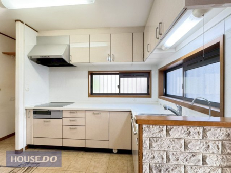 �L�b�`�� L���^�L�b�`���͓������Z���A��ƁE���[�X�y�[�X���L���m�ۂł��邽�߁A�������D���̕��ɓ��ɂ������߁B