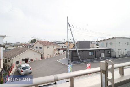 ���̑� �y��������̒��]�z�o���R�j�[����̌i�F�B�\���ȊԊu���m�ۂ���Ă���܂��B