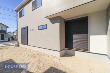  �h�Ɩʂ����łȂ��A�f�M��h�����ʂ����҂ł���V���b�^�[�t�I