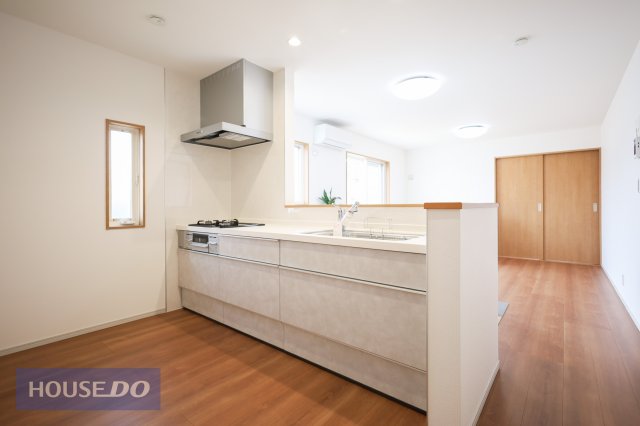 �L�b�`�� �y�L�b�`���z�L�b�`���F�Ƒ��̏Ί炪���܂�闝�z�̃L�b�`�����Ǝ��������Ɗy����������K�ȃL�b�`���X�y�[�X�ł���