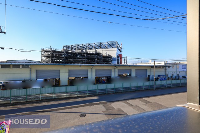 ���̑� �y��������̒��]�z�o���R�j�[����̌i�F�B�\���ȊԊu���m�ۂ���Ă���܂��B