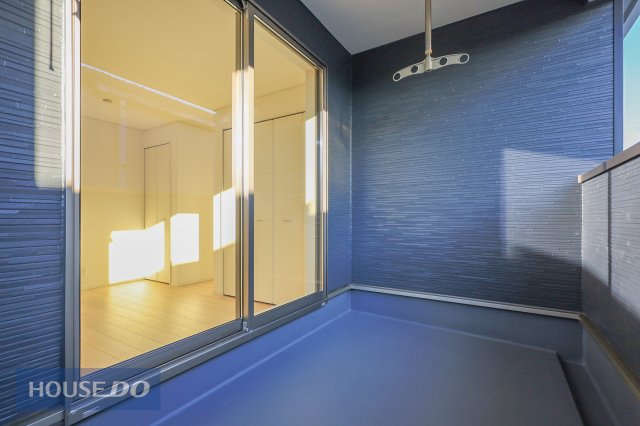 �o���R�j�[ �y�o���R�j�[�z�L�X�o���R�j�[�ł��z�c����󕨂��������񊱂��邾���łȂ��A���͂̎������C�ɂ����Ƀv���C�x�[�g�Ȏ��Ԃ��߂��������b�N�X��ԂƂ��Ă��g���܂��ˁ�