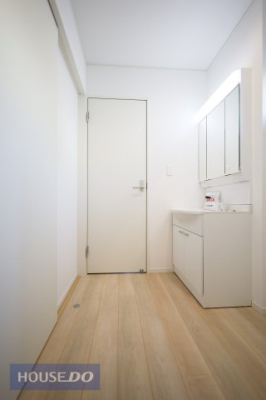 ���ʑ�E���ʏ� �y�������ʉ��ϑ�z�傫�Ȑ��ʃ{�E���ƃn���h�V�����[�ŁA�����C�ɓ���Ȃ��Ă����ʑ�Ŏ�y�ɐ�����O�ʋ��̗����ɂ͎��[�X�y�[�X������܂��B