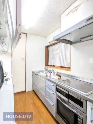 �L�b�`�� �����������Ȃ��炨�q���܂̕׋������������A�e���r��������ƁA�Ǝ������Ȃ���Ƒ��Ƃ̎��Ԃ��y���߂܂��B 