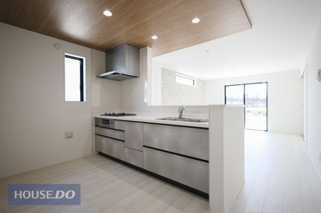 �L�b�`�� �y�L�b�`���z�Ƒ��̏Ί炪���܂�闝�z�̃L�b�`�����Ǝ��������Ɗy����������K�ȃL�b�`���X�y�[�X�ł���