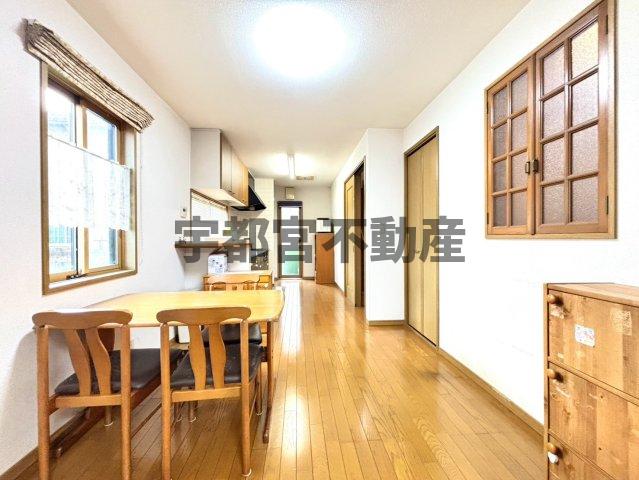  �y�_�C�j���O�z���n�ʐ^�F���邢�������̓���̌��Ɣ��Α��ɂ͋A������Ƒ��Ɖ�b���ł���L���ɂȂ��鑋���������܂��B
