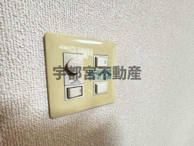 ���̑����� �y���̑��ݔ��z���n�ʐ^�F���r���O�ɂ͒����̒��߂��ł���X�C�b�`���������܂�