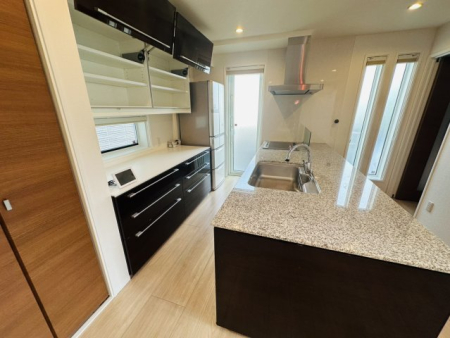�L�b�`�� �g���₷���L�b�`���ł��B�I�[�v���ň�����������܂���B�����X�y�[�X���L���������y�����Ȃ�܂���B