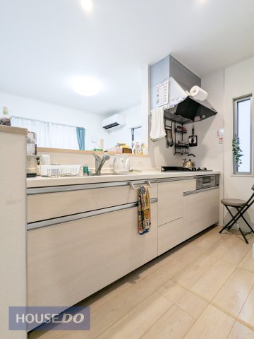 �L�b�`�� ���r���O�S�̂����n����J�E���^�[�L�b�`�������������Ȃ���A�Ƒ��Ƃ̃R�~���j�P�[�V���������鉷������Ԃł���