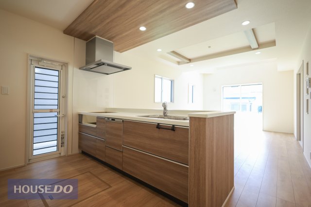 �L�b�`�� �L�b�`���F�Ƒ��̏Ί炪���܂�闝�z�̃L�b�`�����Ǝ��������Ɗy����������K�ȃL�b�`���X�y�[�X�ł���