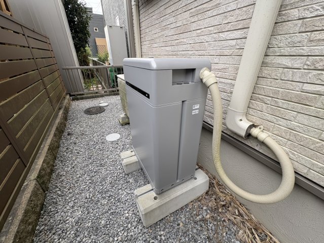 ���̑����� 9.8KW�̒~�d�r�����Ă���܂��B�}�Ȓ�d��ЊQ�΍�A�d�C��̐ߖ��